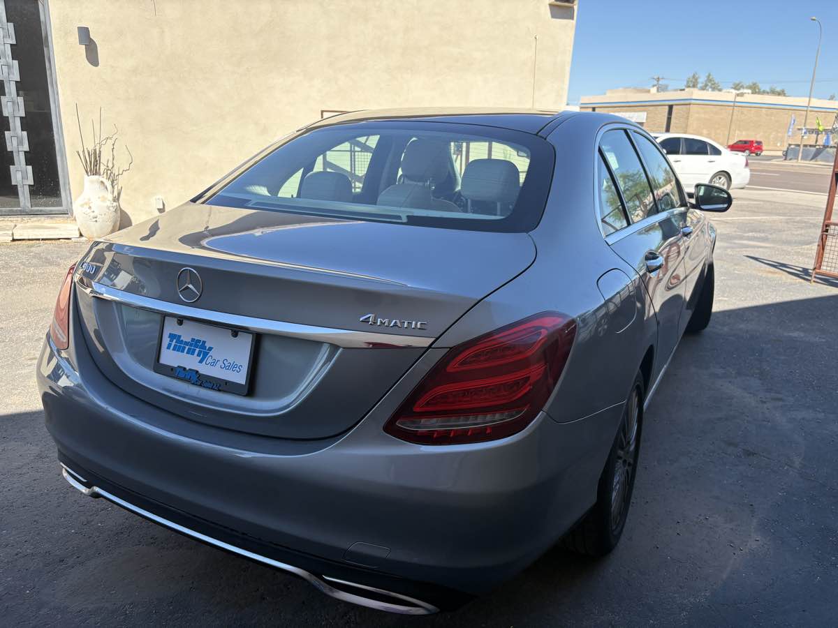 Mercedes-Benz C300 photo 6