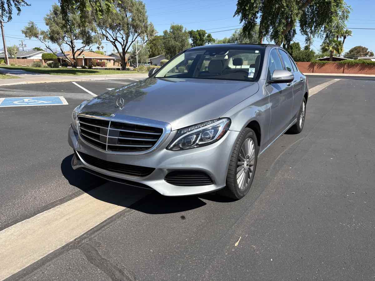 Mercedes-Benz C300 photo 2