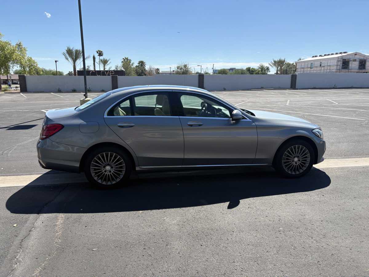 Mercedes-Benz C300 photo 7