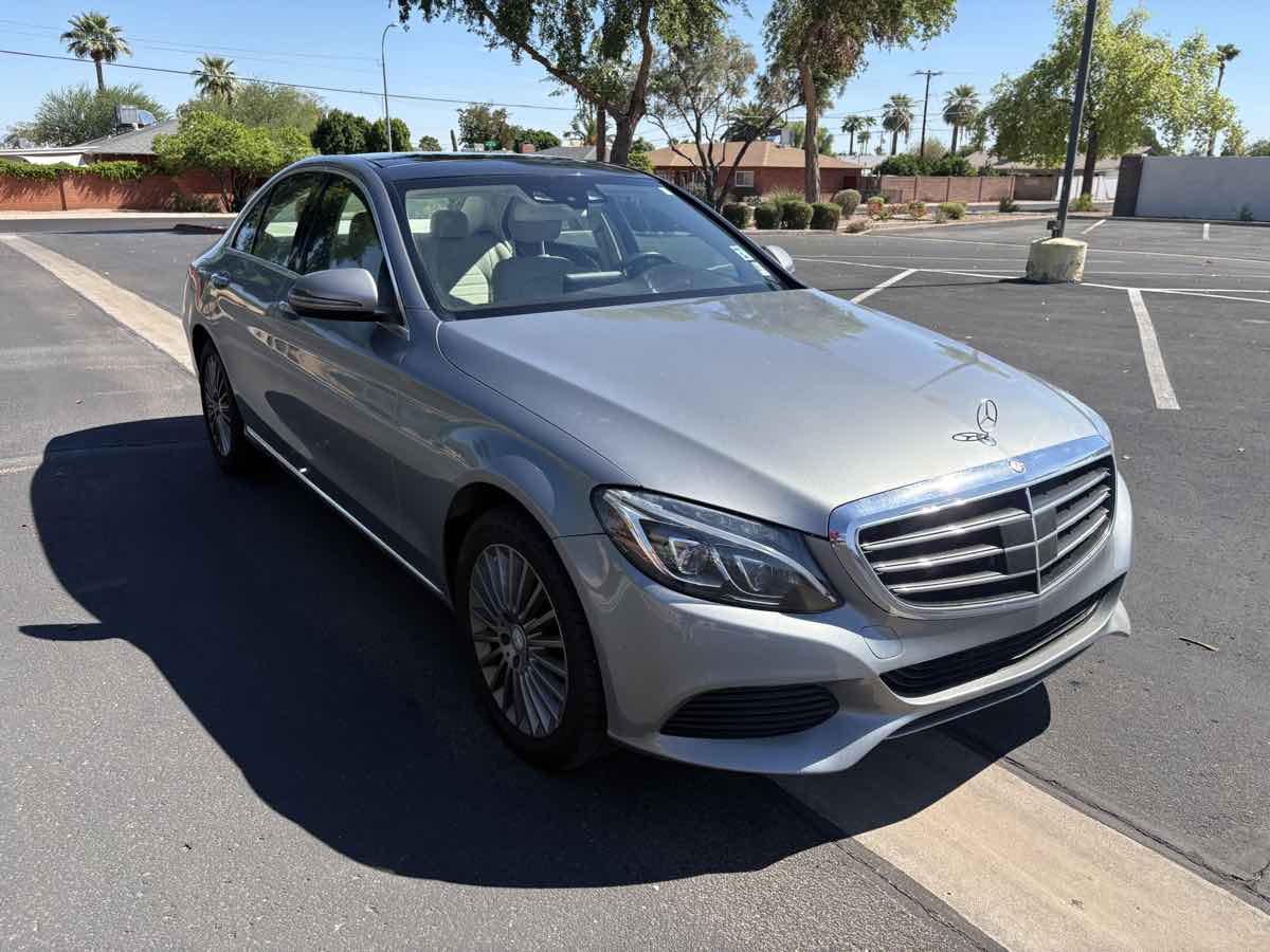 Mercedes-Benz C300 photo 8