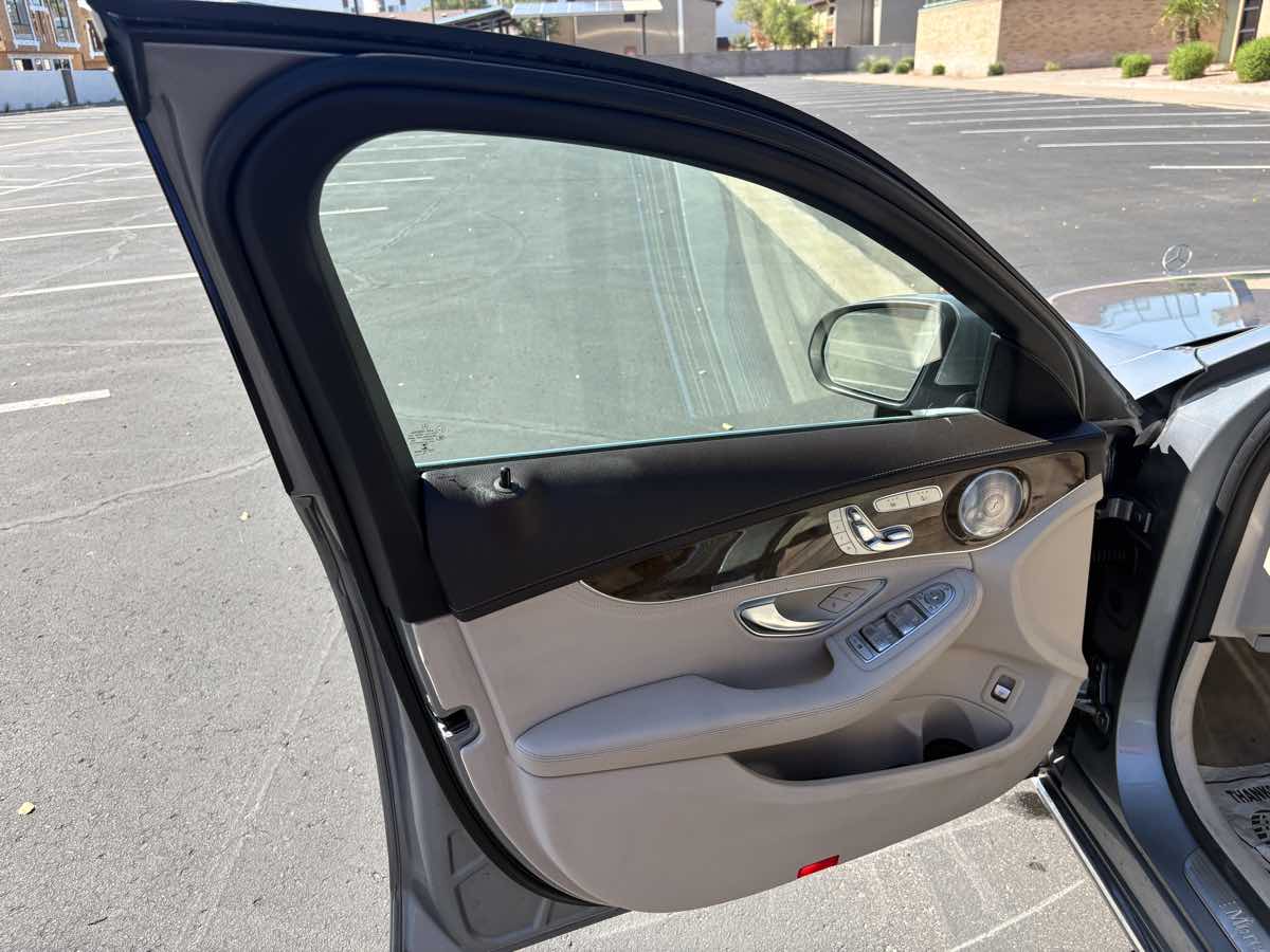 Mercedes-Benz C300 photo 10