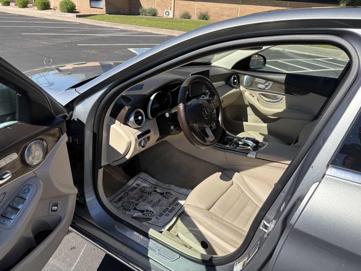 Mercedes-Benz C300 photo 11
