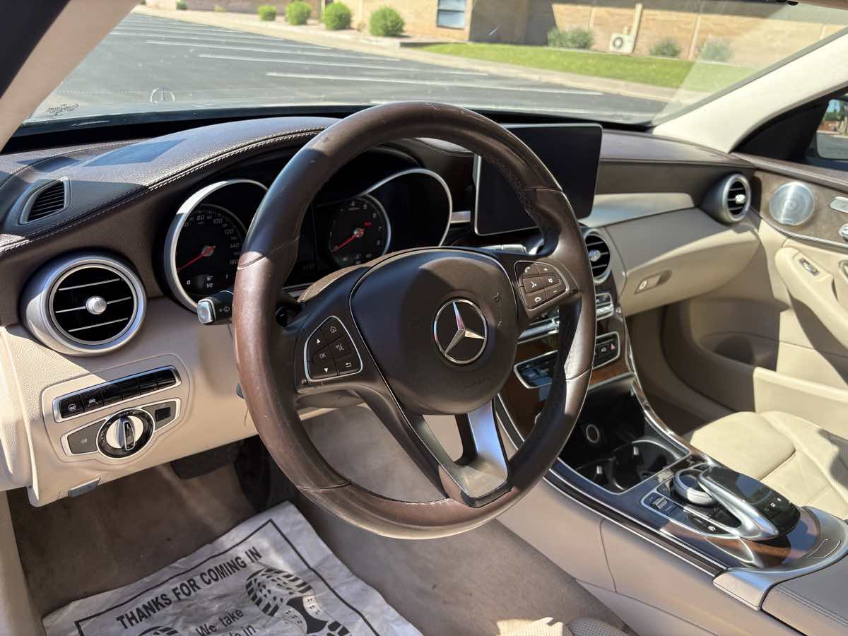 Mercedes-Benz C300 photo 12