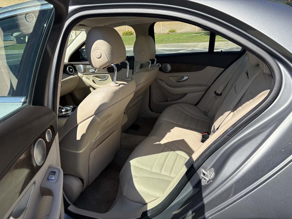 Mercedes-Benz C300 photo 14