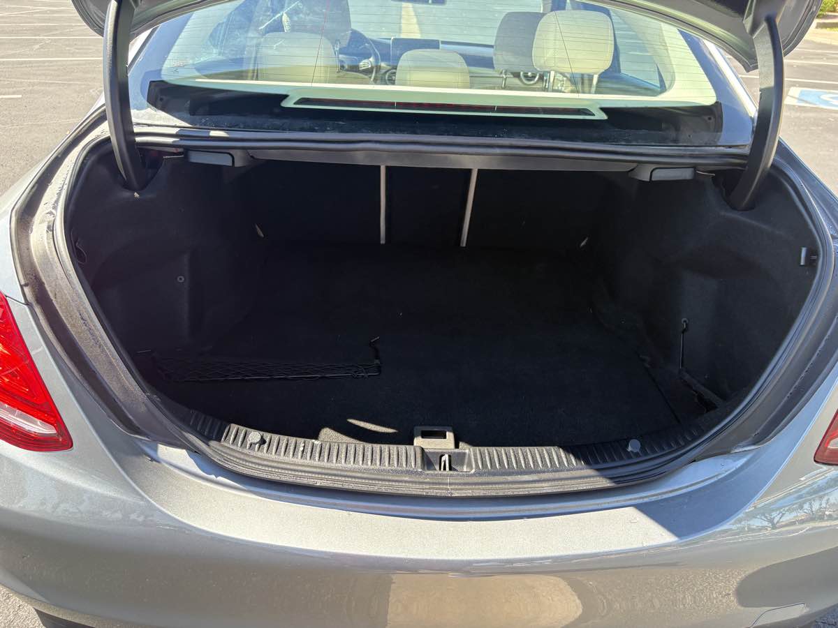 Mercedes-Benz C300 photo 19