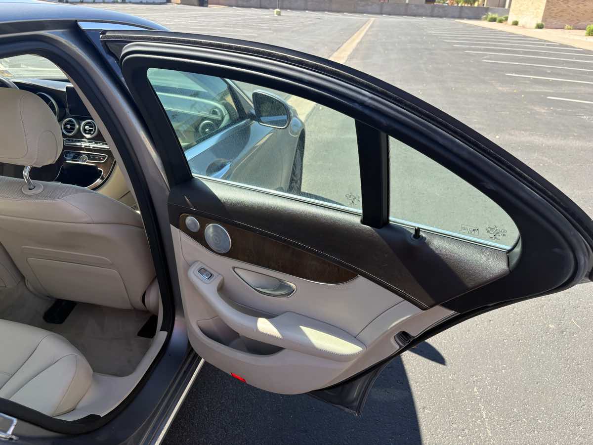 Mercedes-Benz C300 photo 20
