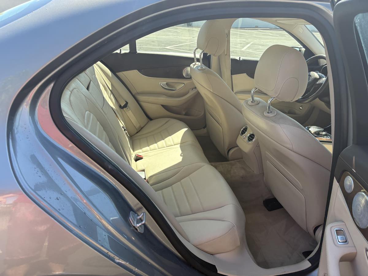 Mercedes-Benz C300 photo 21