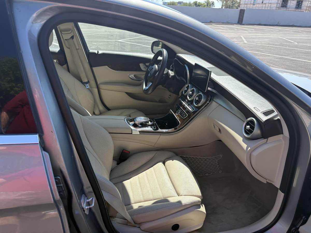 Mercedes-Benz C300 photo 23