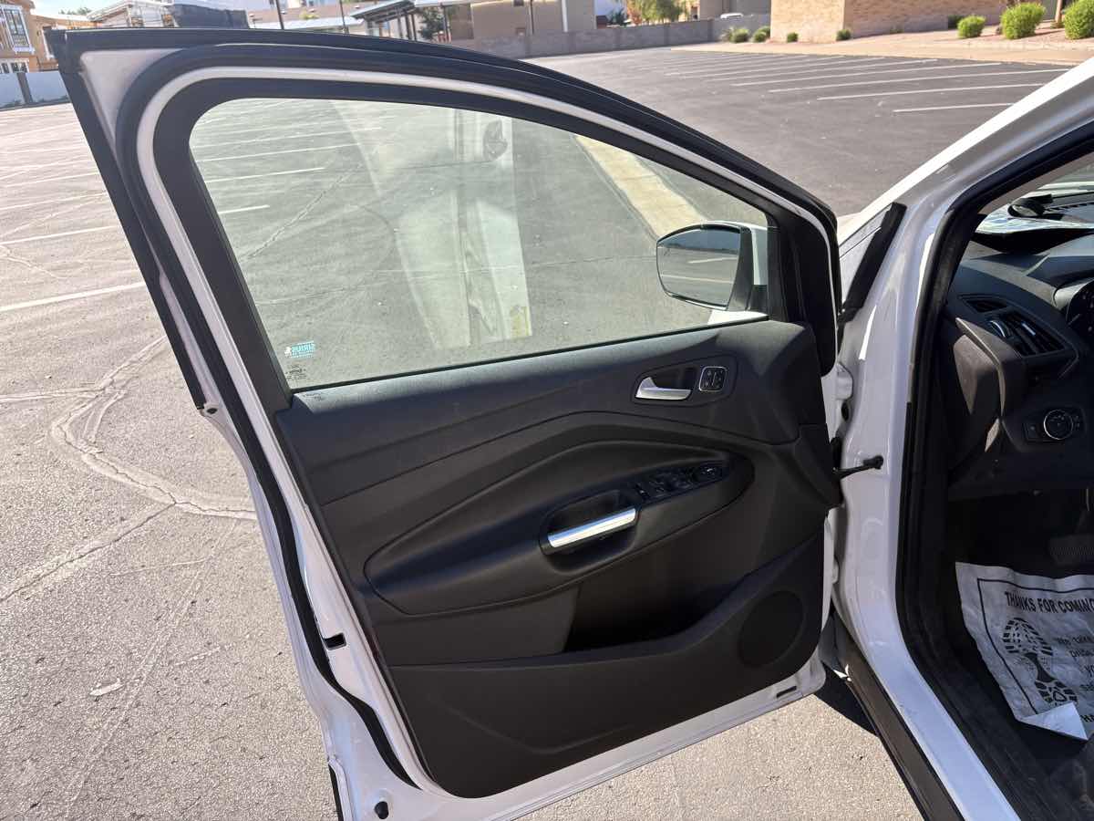 Ford Escape photo 12