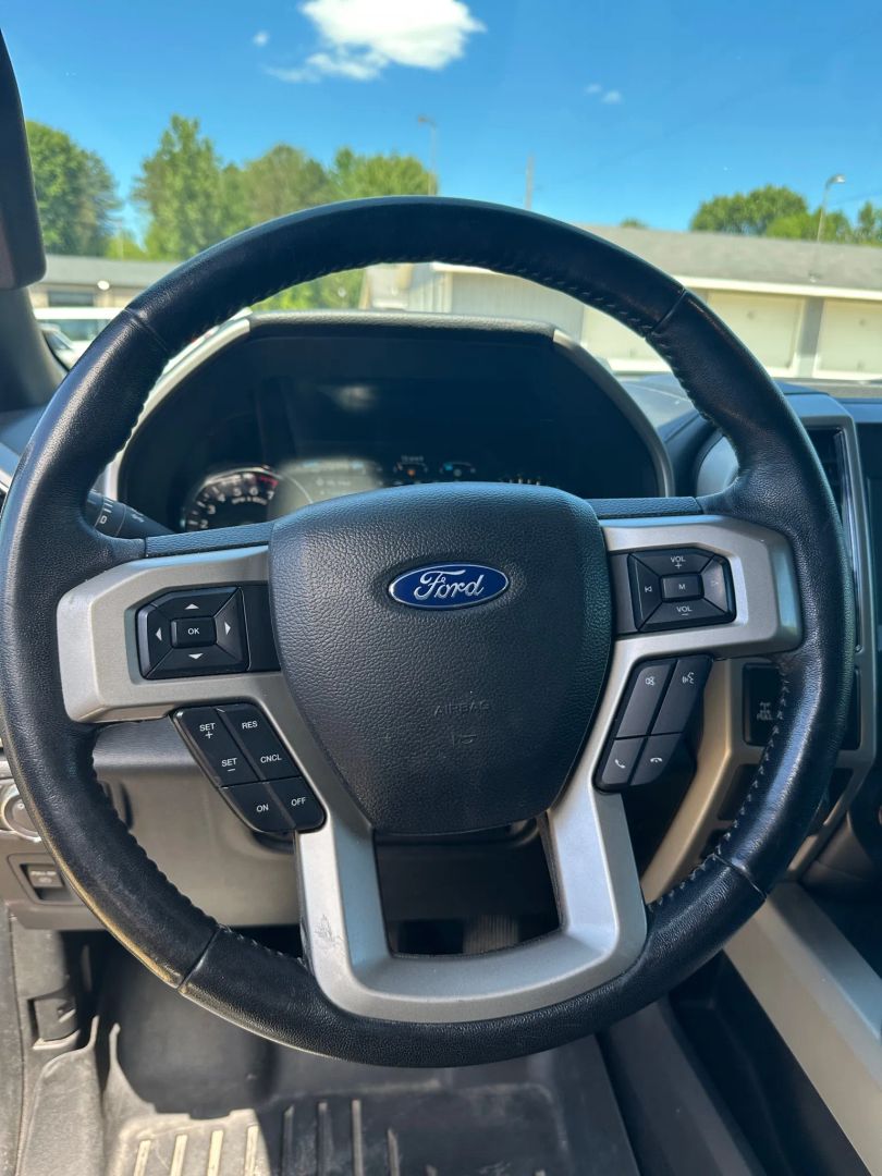 2019 Ford F-150 Lariat photo 16