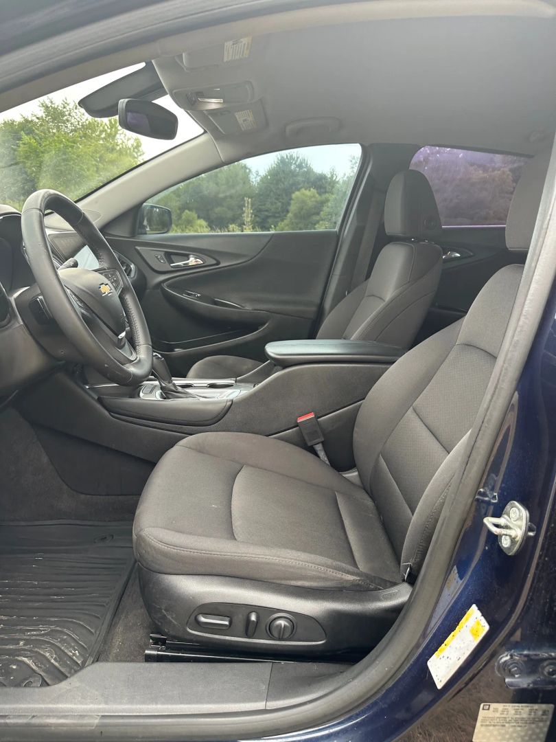 2016 Chevrolet Malibu 1LT photo 12