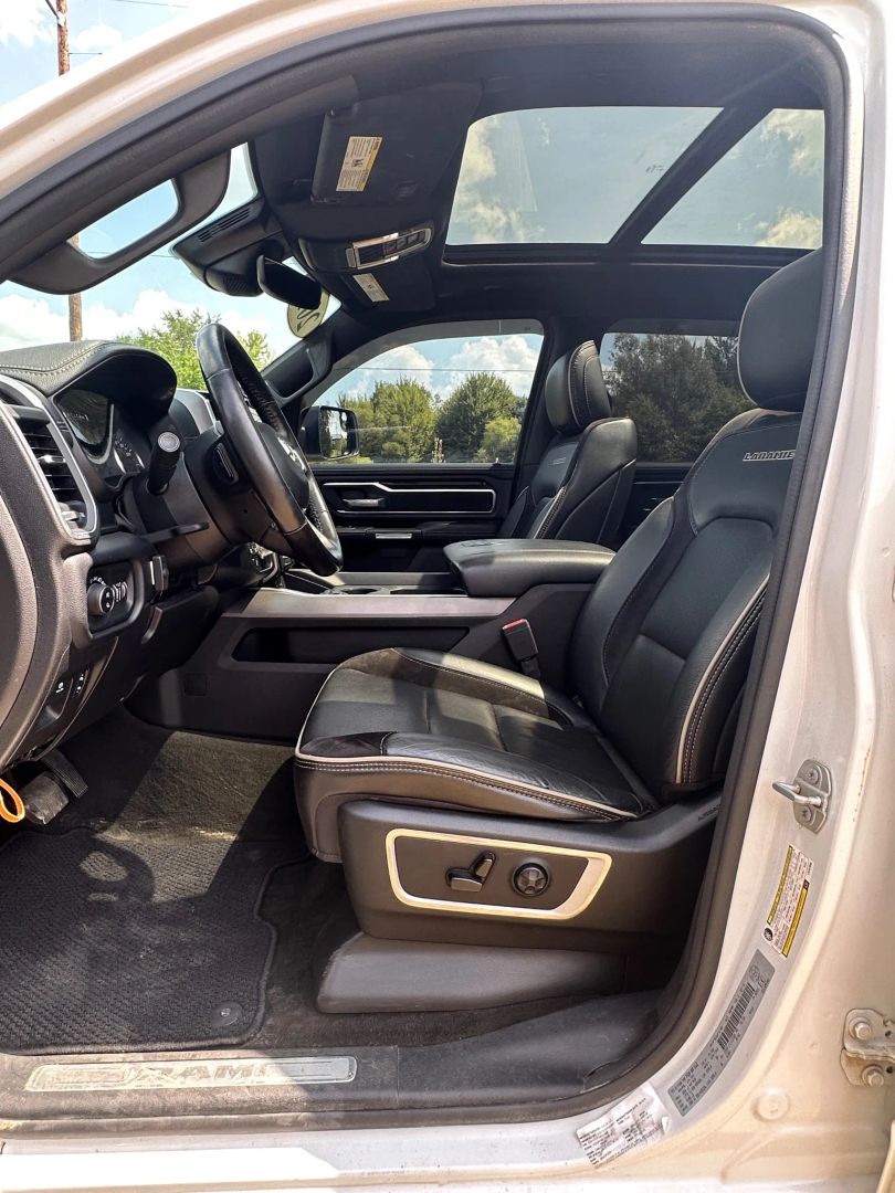 2020 Ram 1500 Laramie photo 7