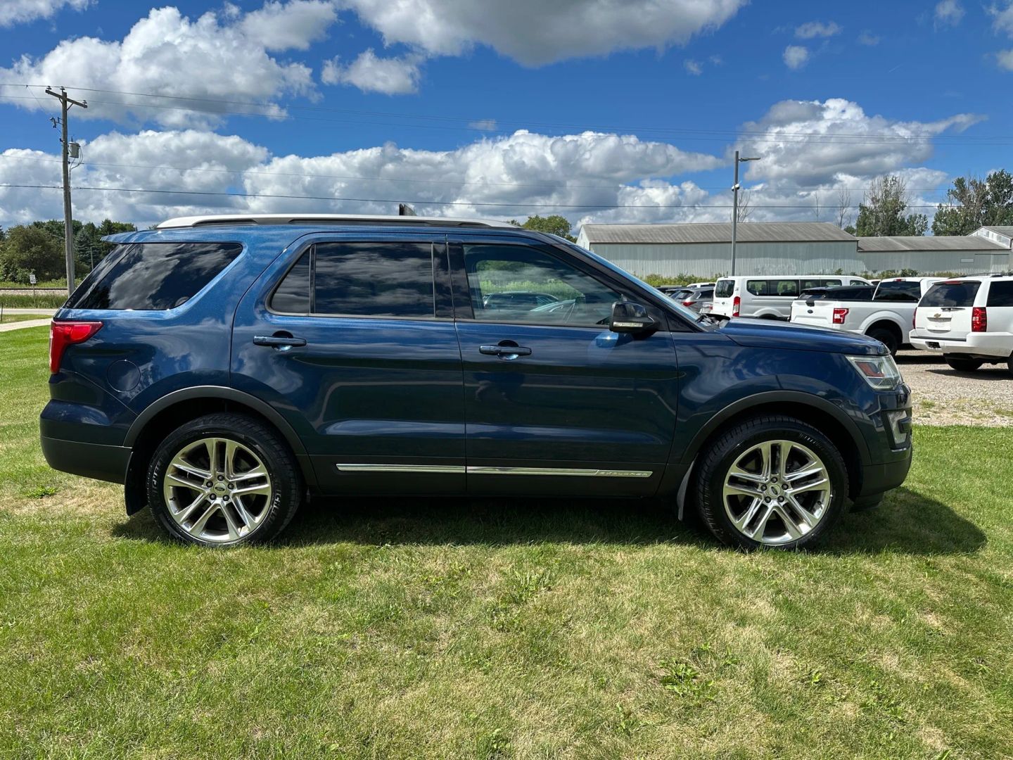2017 Ford Explorer XLT photo 4