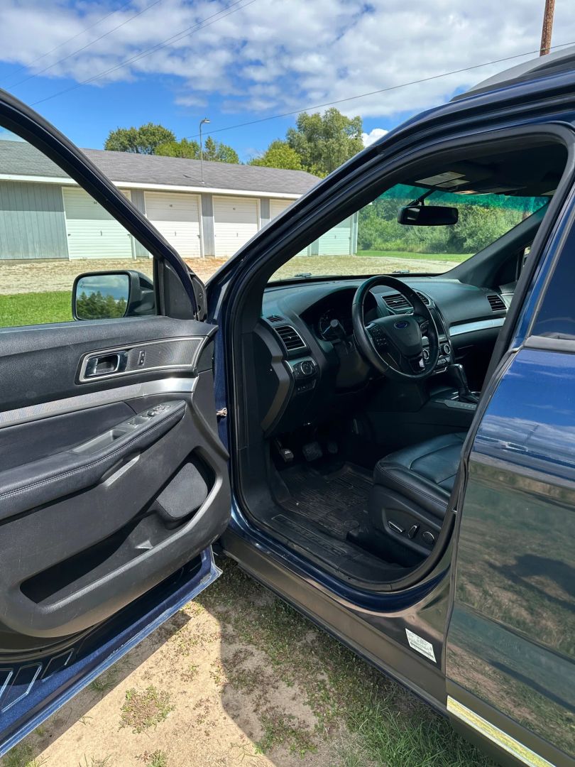 2017 Ford Explorer XLT photo 11