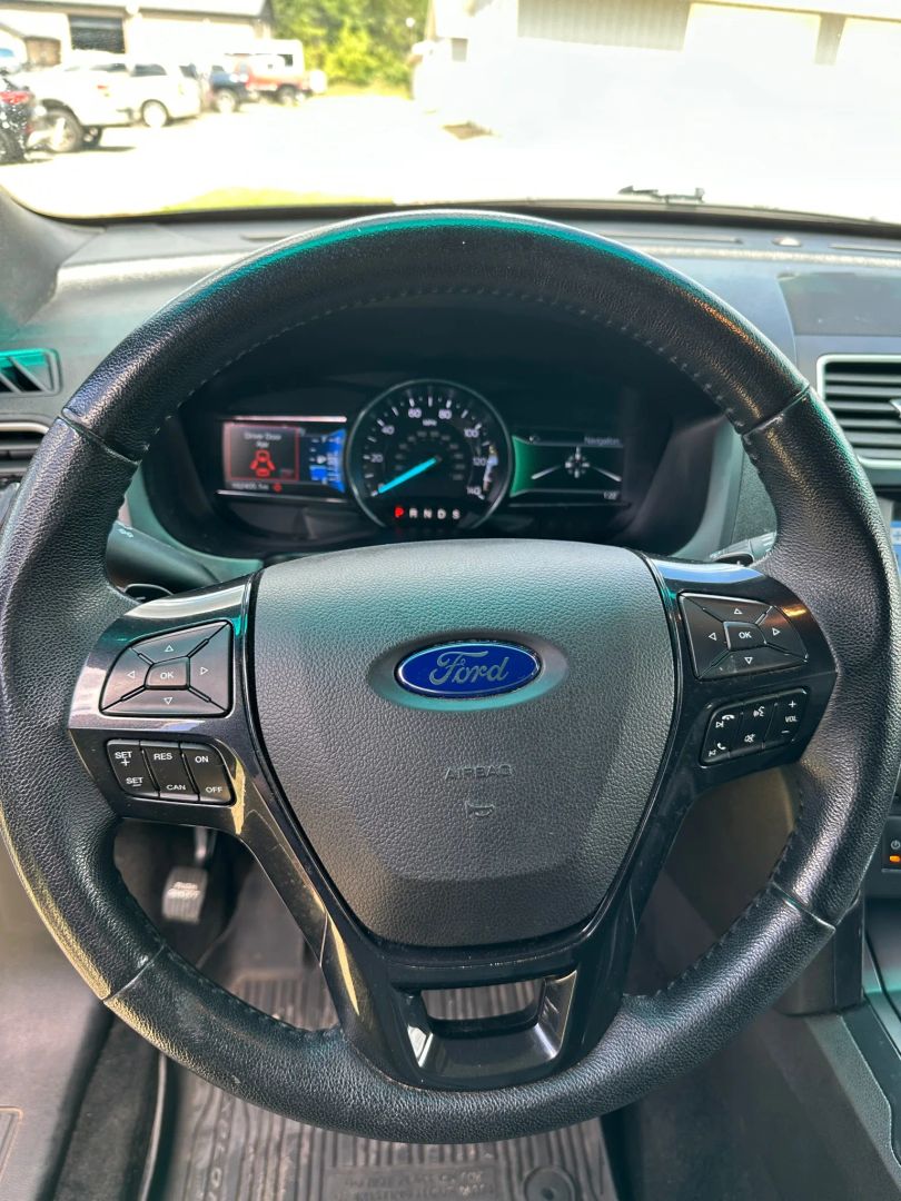 2017 Ford Explorer XLT photo 15