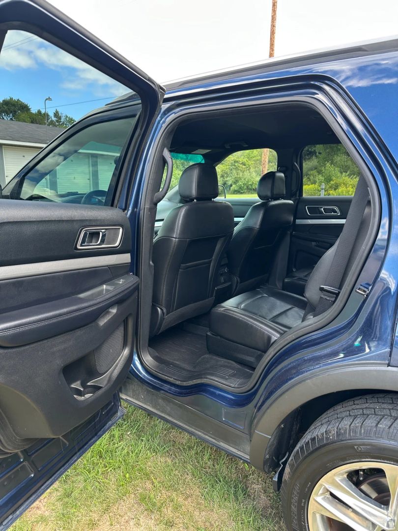 2017 Ford Explorer XLT photo 24