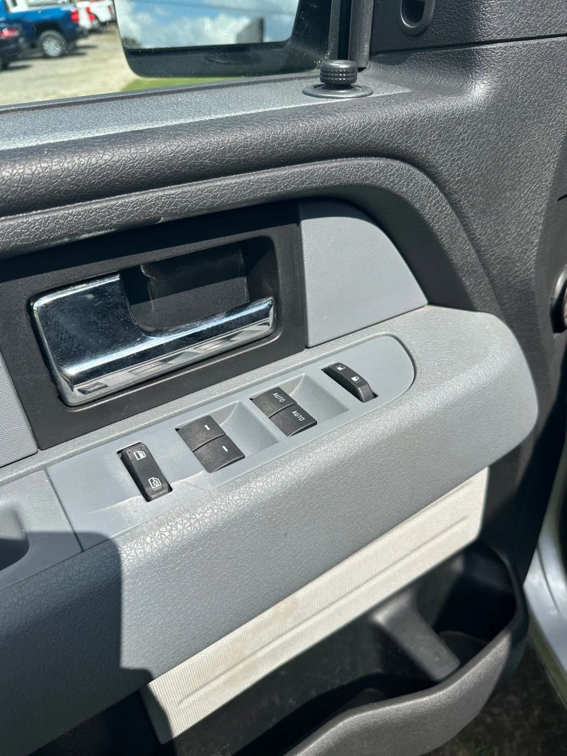 2014 Ford F-150 STX photo 11