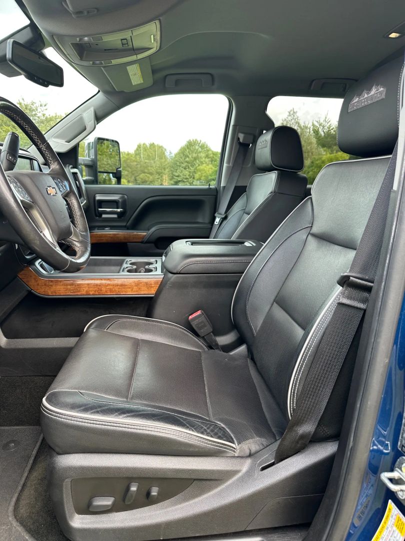 2017 Chevrolet Silverado 3500HD High Country photo 12