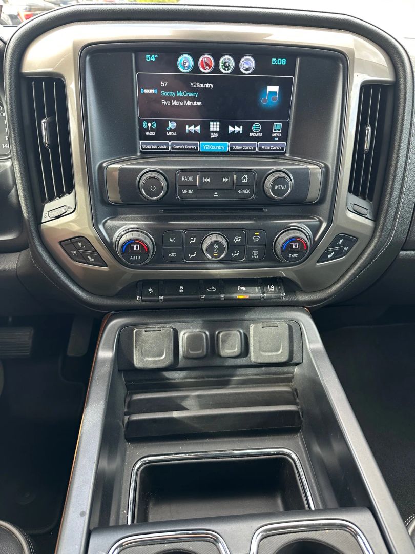 2017 Chevrolet Silverado 3500HD High Country photo 18