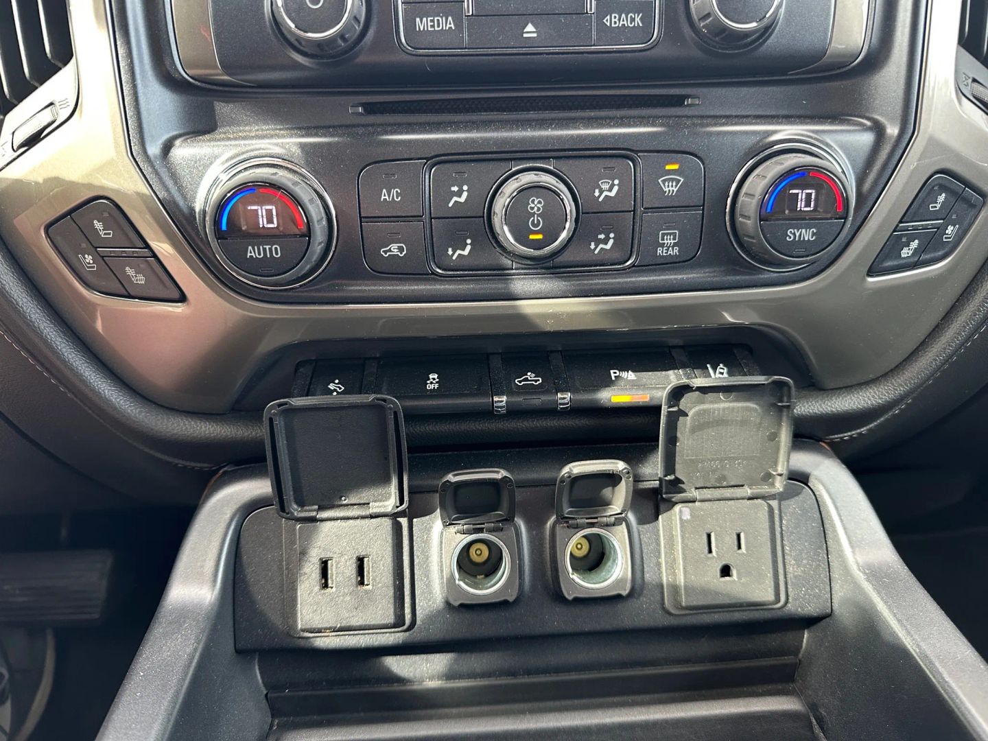 2017 Chevrolet Silverado 3500HD High Country photo 20