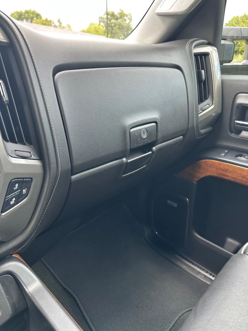 2017 Chevrolet Silverado 3500HD High Country photo 22