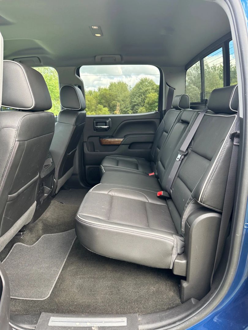 2017 Chevrolet Silverado 3500HD High Country photo 25