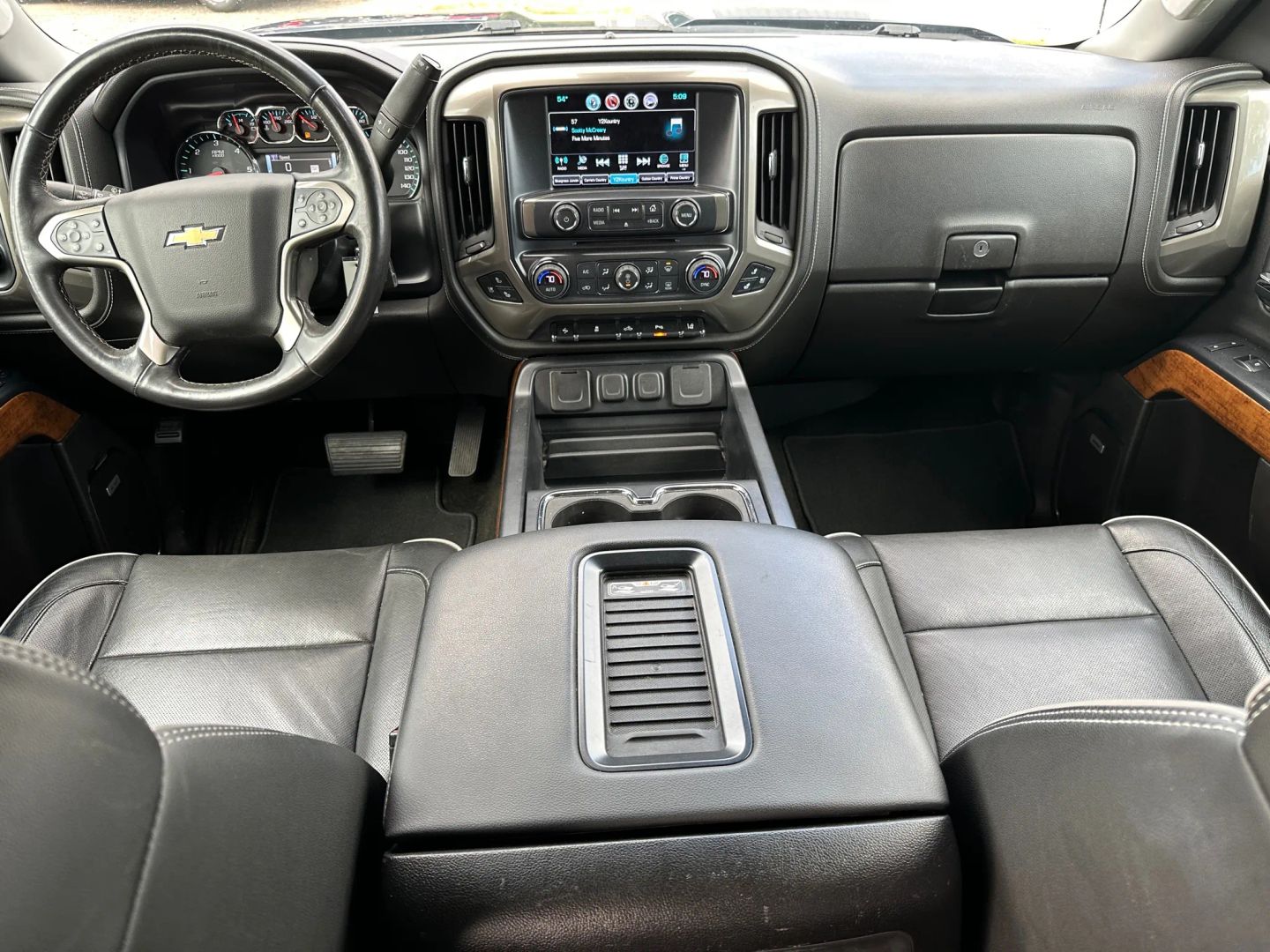 2017 Chevrolet Silverado 3500HD High Country photo 29