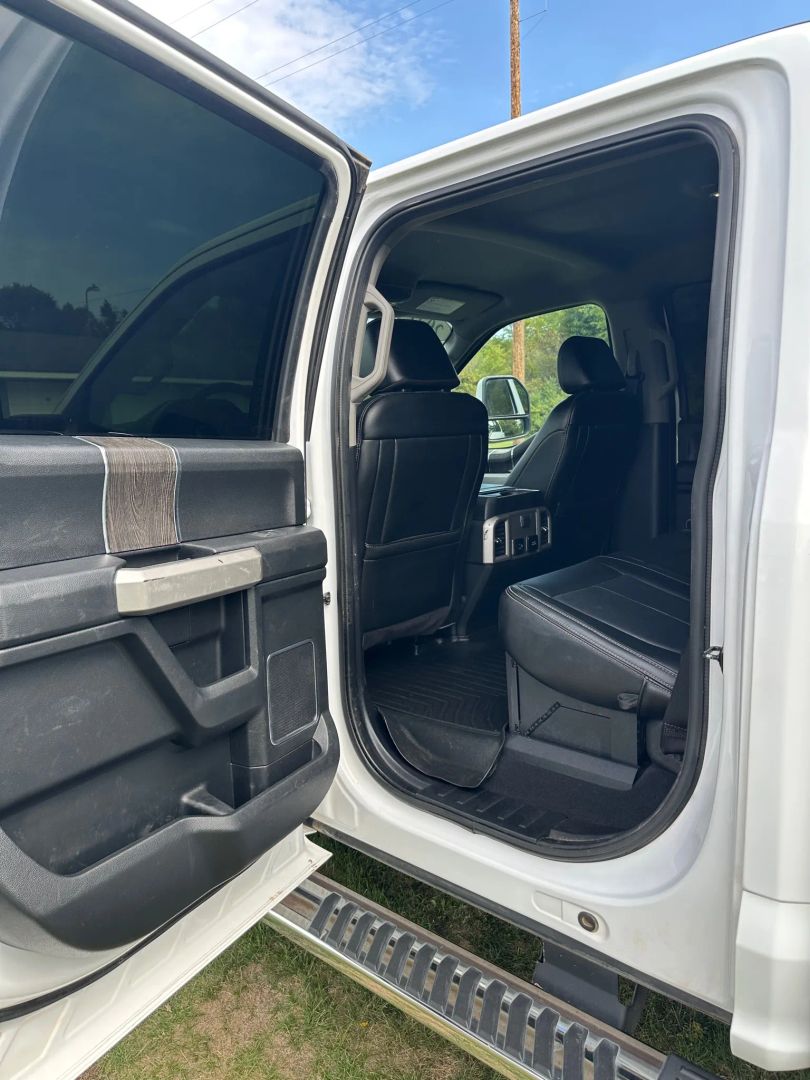2021 Ford F-250 Lariat photo 25