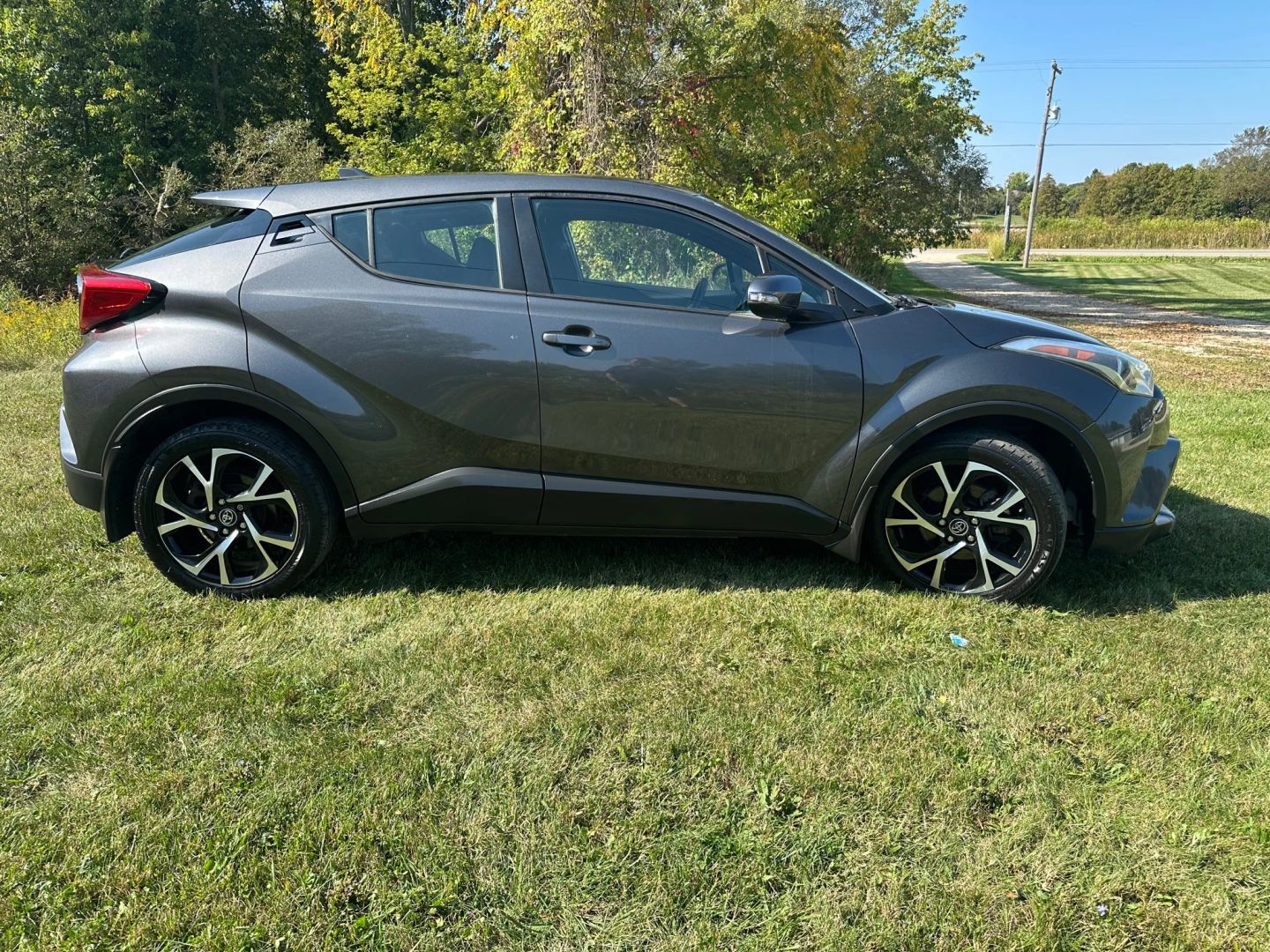 2018 Toyota C-HR XLE Premium photo 4