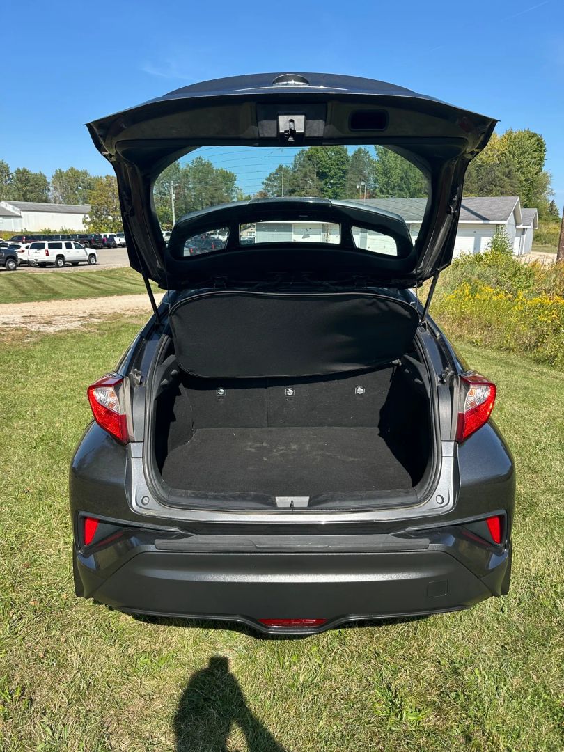 2018 Toyota C-HR XLE Premium photo 7