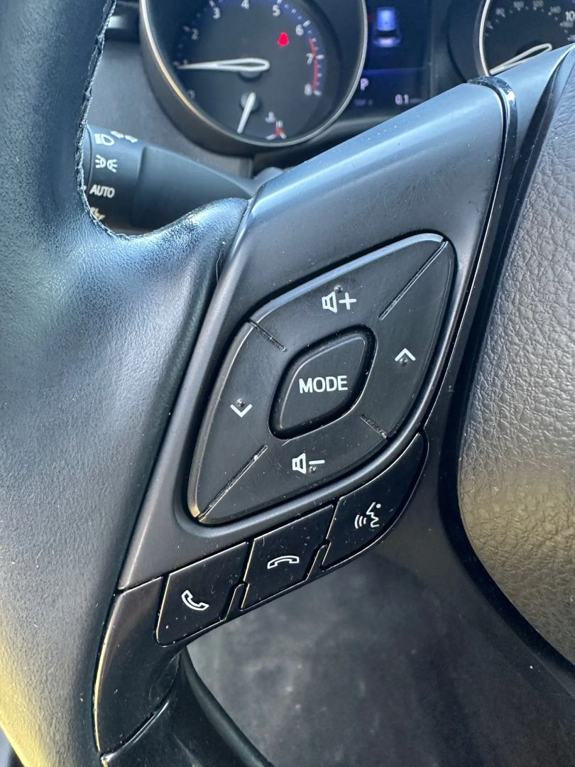 2018 Toyota C-HR XLE Premium photo 15