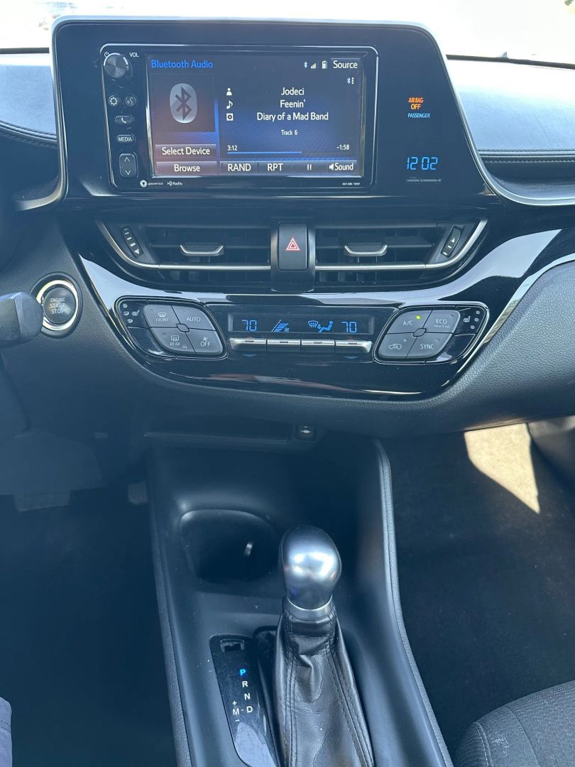 2018 Toyota C-HR XLE Premium photo 18