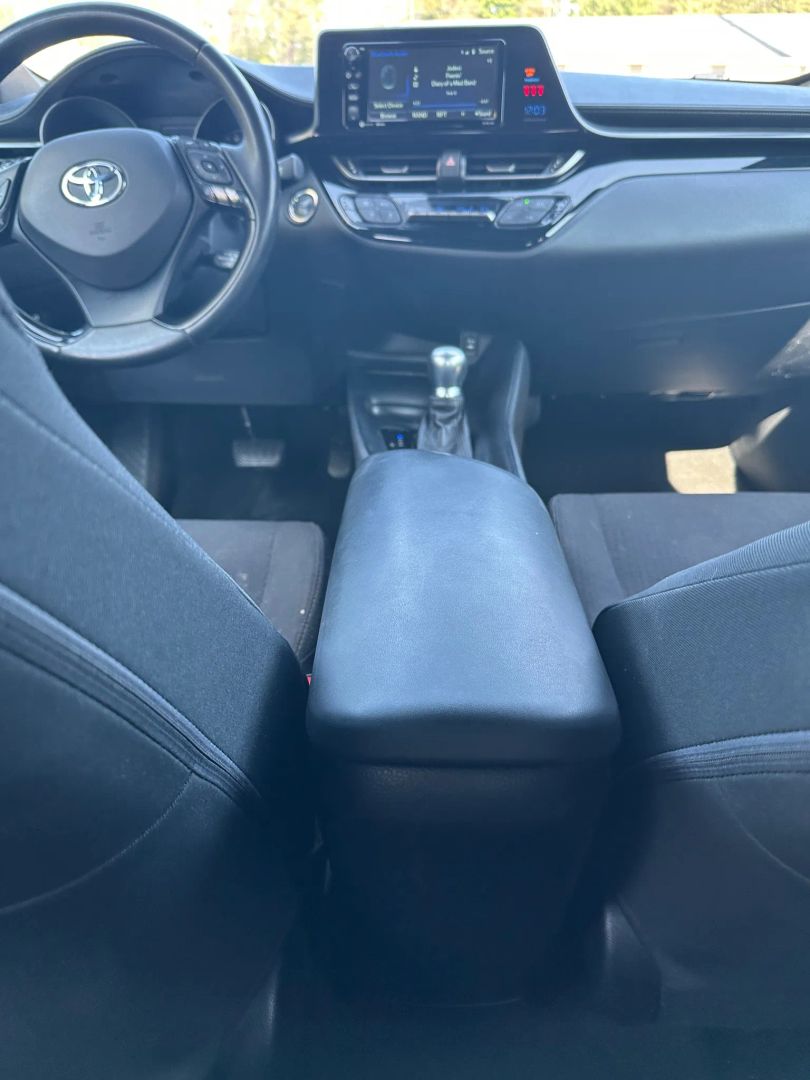 2018 Toyota C-HR XLE Premium photo 26