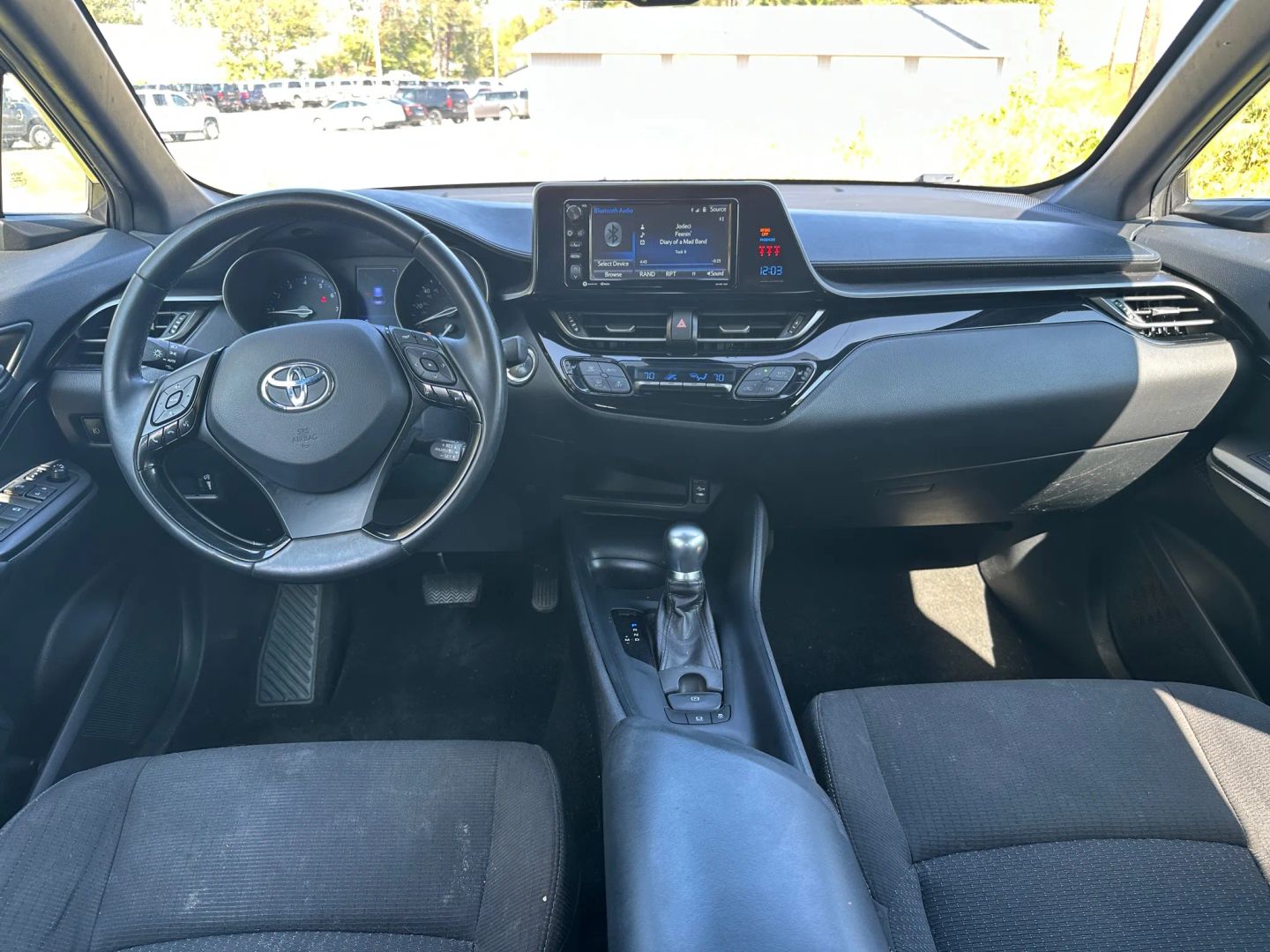 2018 Toyota C-HR XLE Premium photo 27