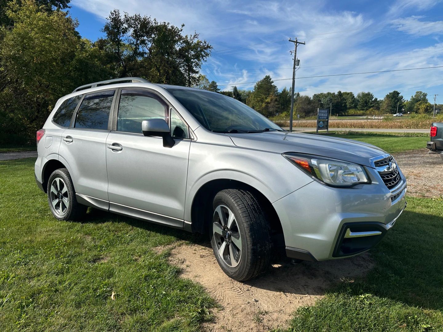 2017 Subaru Forester Premium photo 3