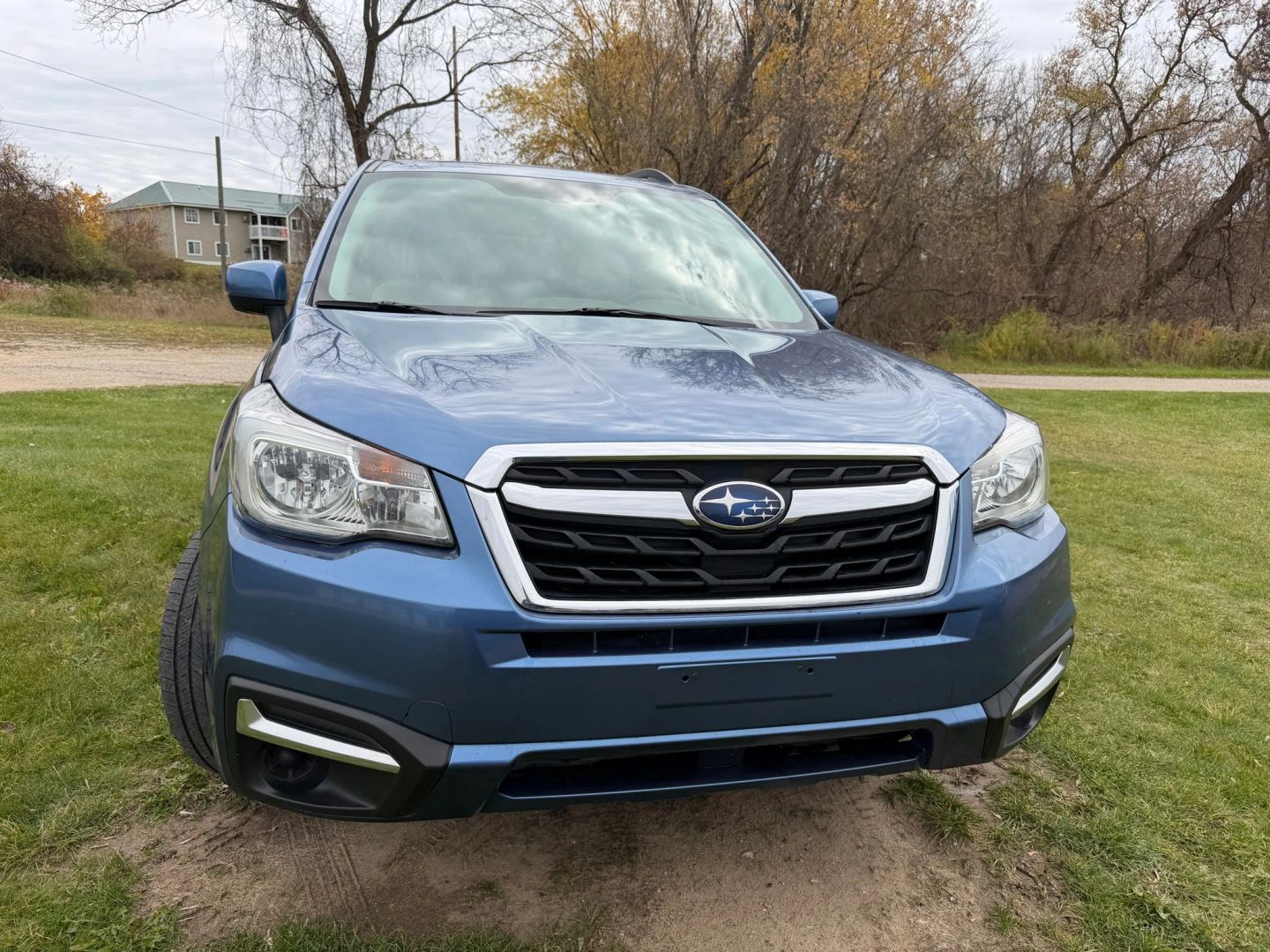 2017 Subaru Forester Premium photo 2