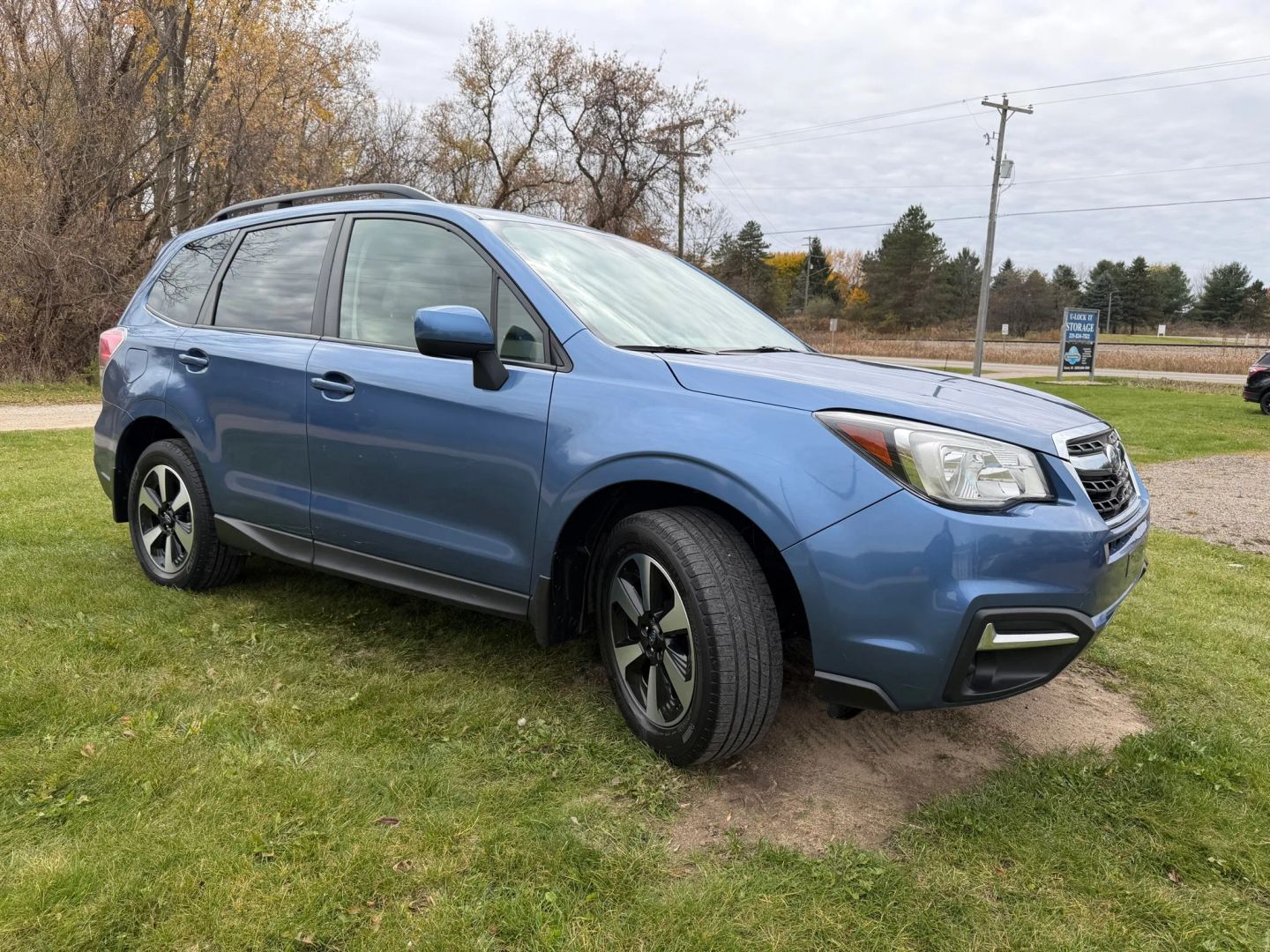 2017 Subaru Forester Premium photo 3