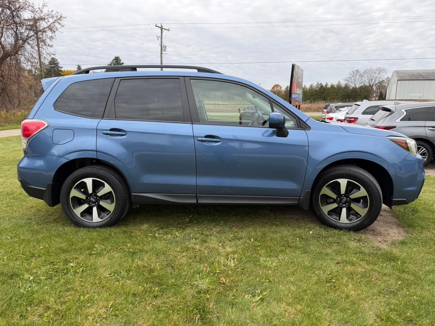 2017 Subaru Forester Premium photo 4