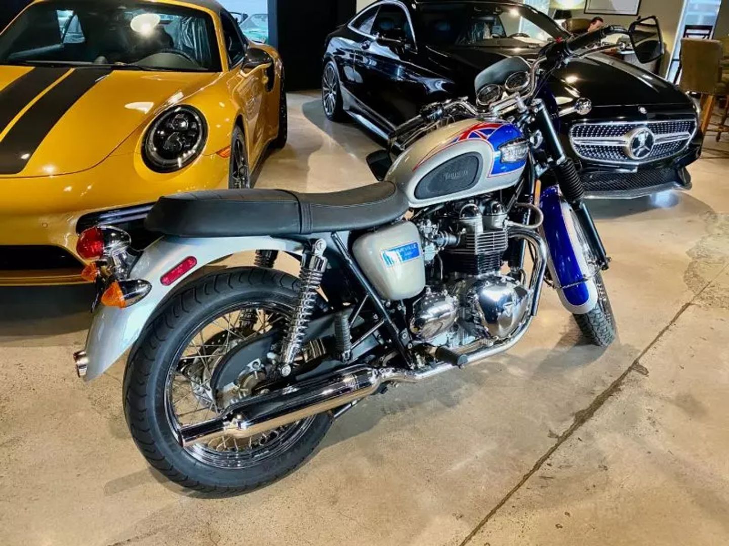 2002 Triumph Bonneville photo 2