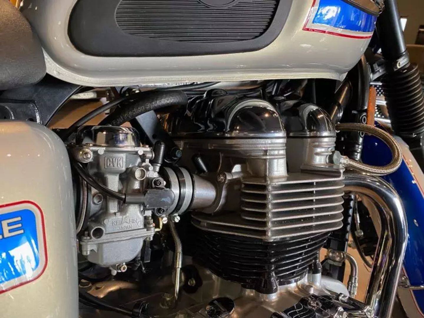 2002 Triumph Bonneville photo 8