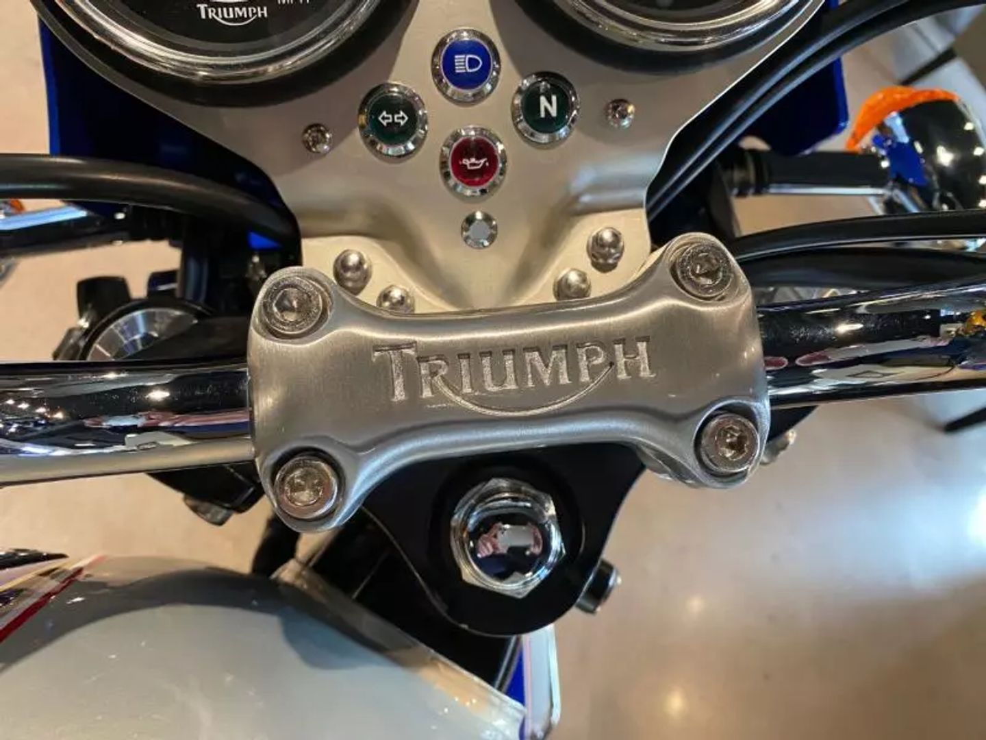 2002 Triumph Bonneville photo 20