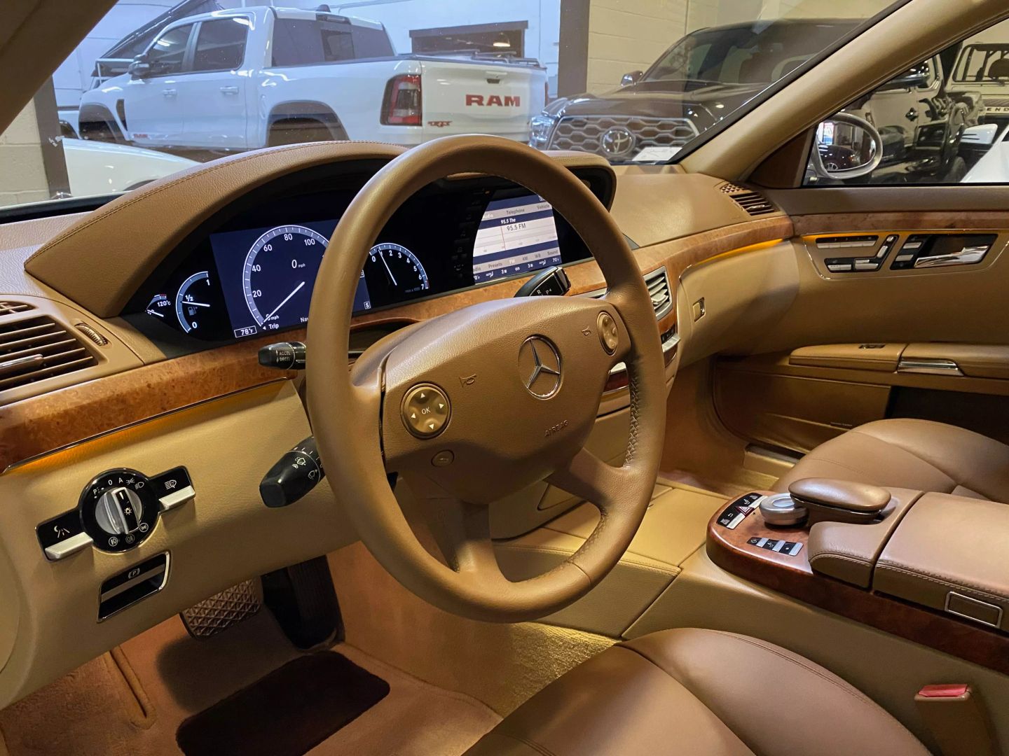 2007 Mercedes Benz S 550 photo 14