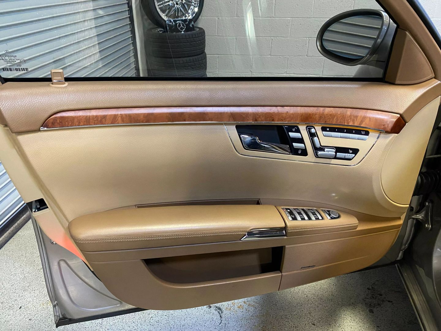 2007 Mercedes Benz S 550 photo 32