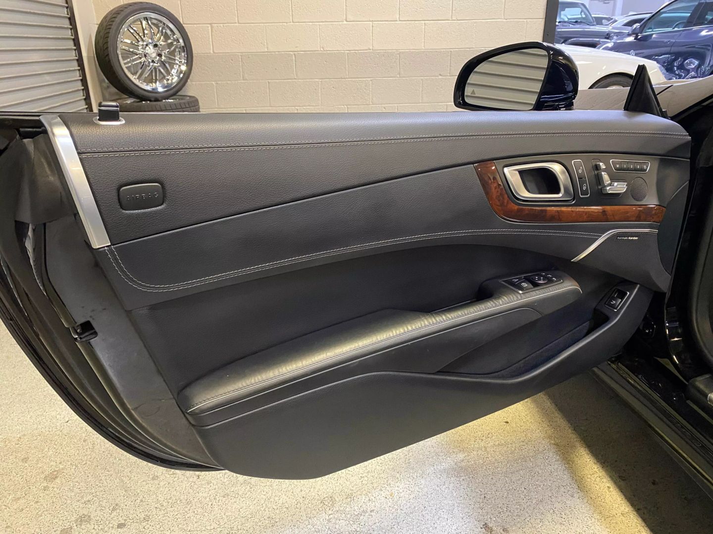 2013 Mercedes Benz SL 550 photo 24