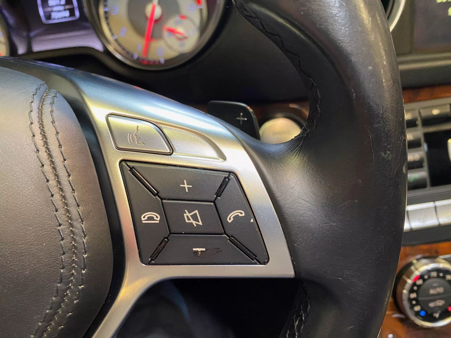 2013 Mercedes Benz SL 550 photo 32