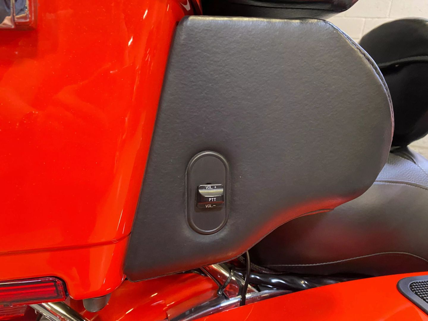 2012 Harley Davidson CVO Electra Glide FLHTCUSE7 photo 5