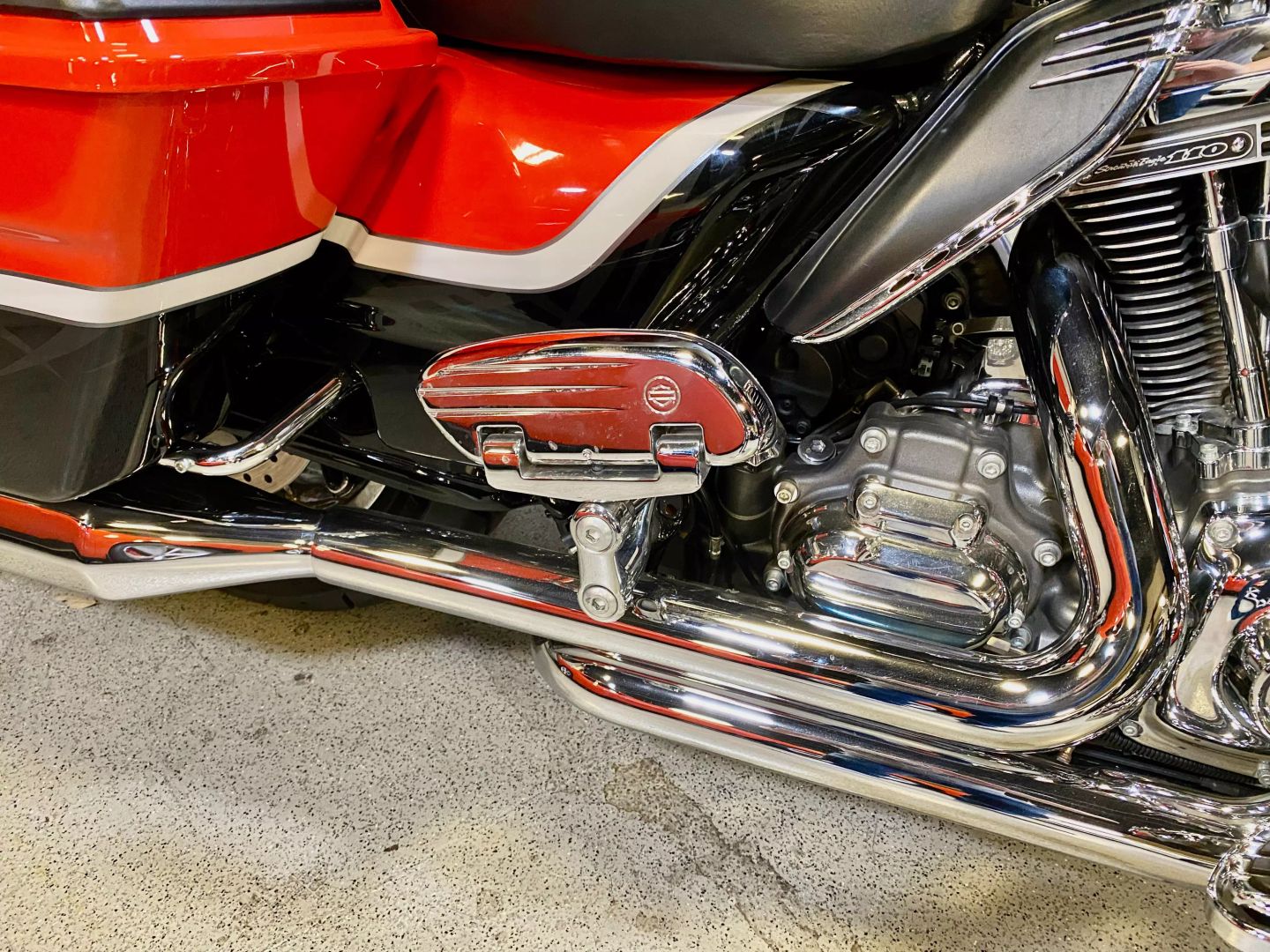 2012 Harley Davidson CVO Electra Glide FLHTCUSE7 photo 12