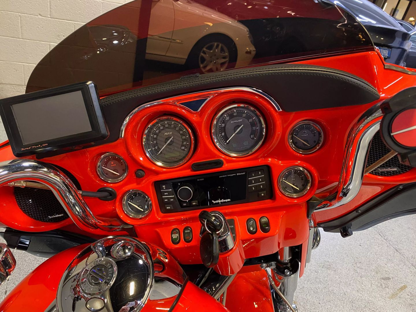 2012 Harley Davidson CVO Electra Glide FLHTCUSE7 photo 13