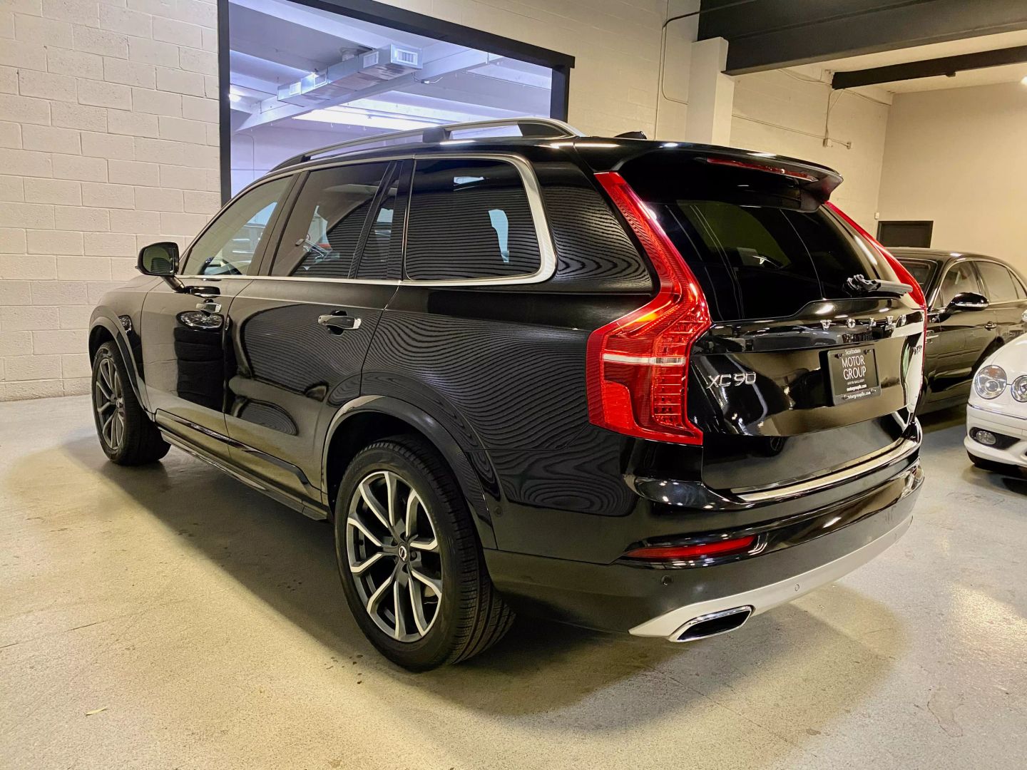 2017 Volvo XC90 Momentum photo 4