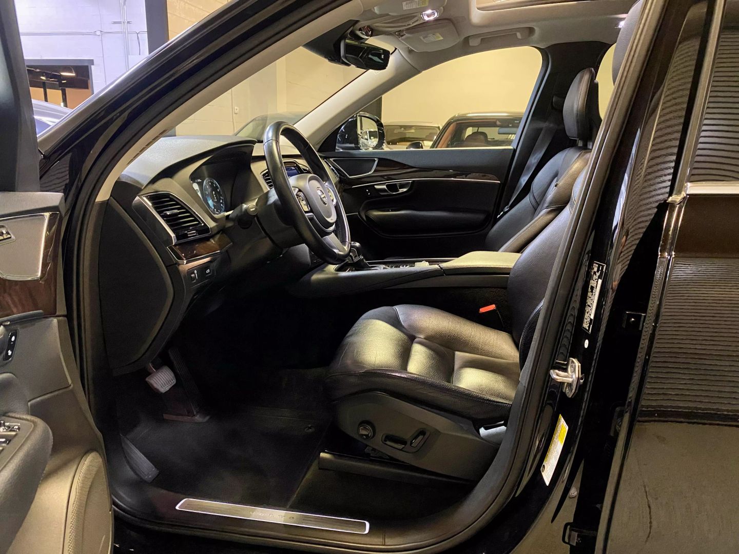 2017 Volvo XC90 Momentum photo 16